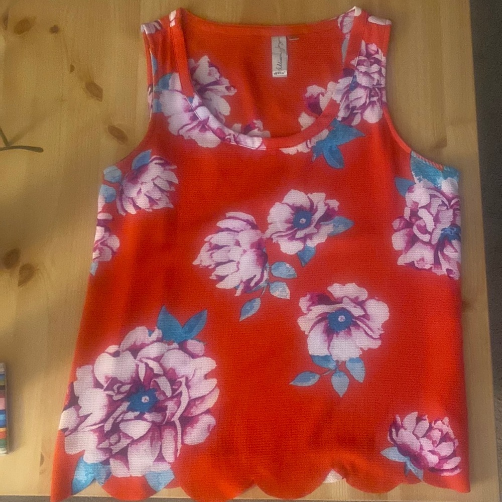 Red Floral tank top with scallop hem